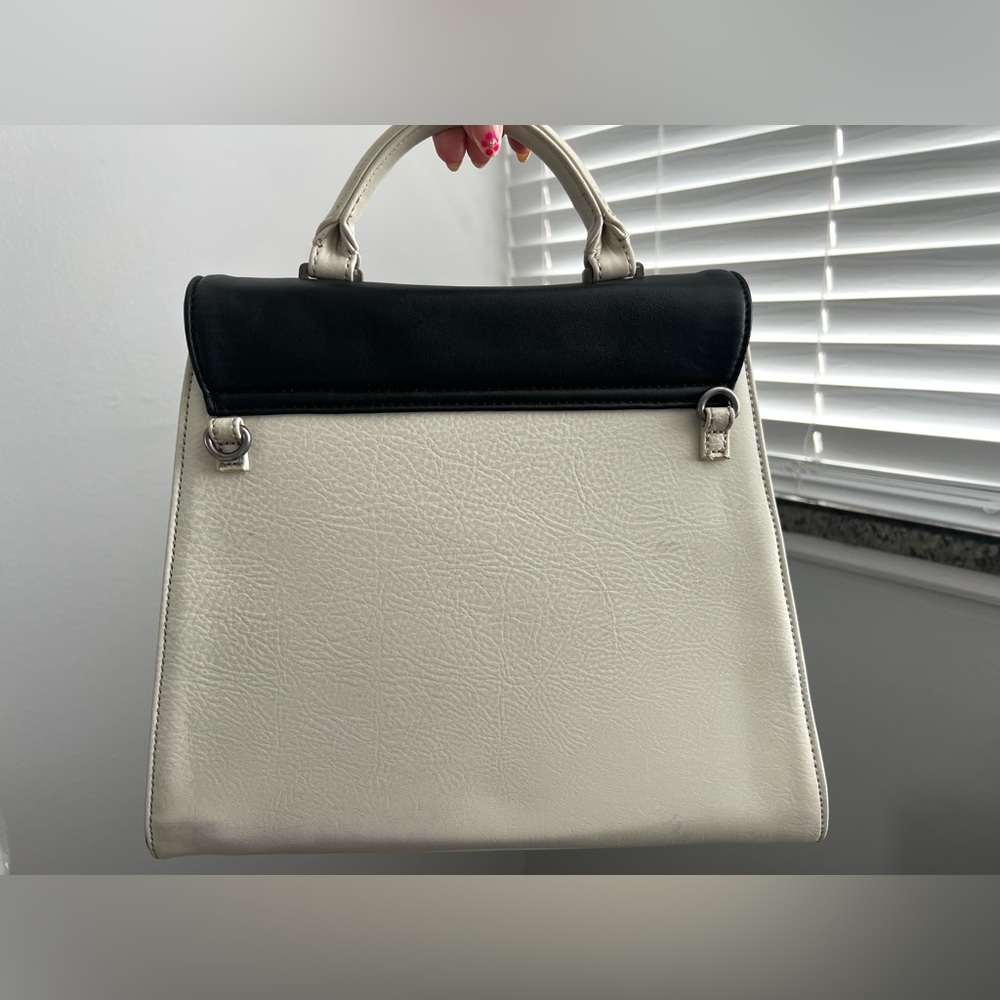 Matt & Nat White Keely Block Handbag Satchel (Preloved) - Picture 3 of 10